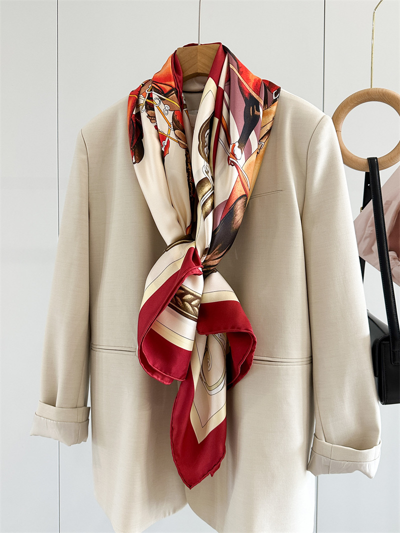 Horse Silk Scarf Luxury Design - Travel Accessories Designer recension och pris