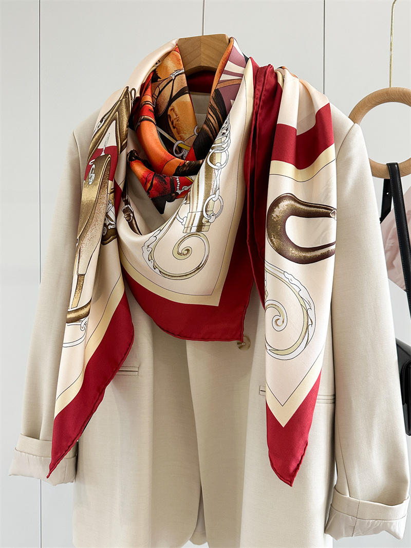 Horse Silk Scarf Luxury Design - Travel Accessories Designer recension och pris